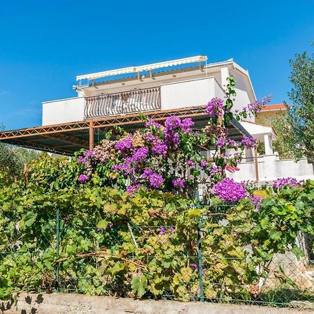 Apartments Neda Трогир Екстериор снимка