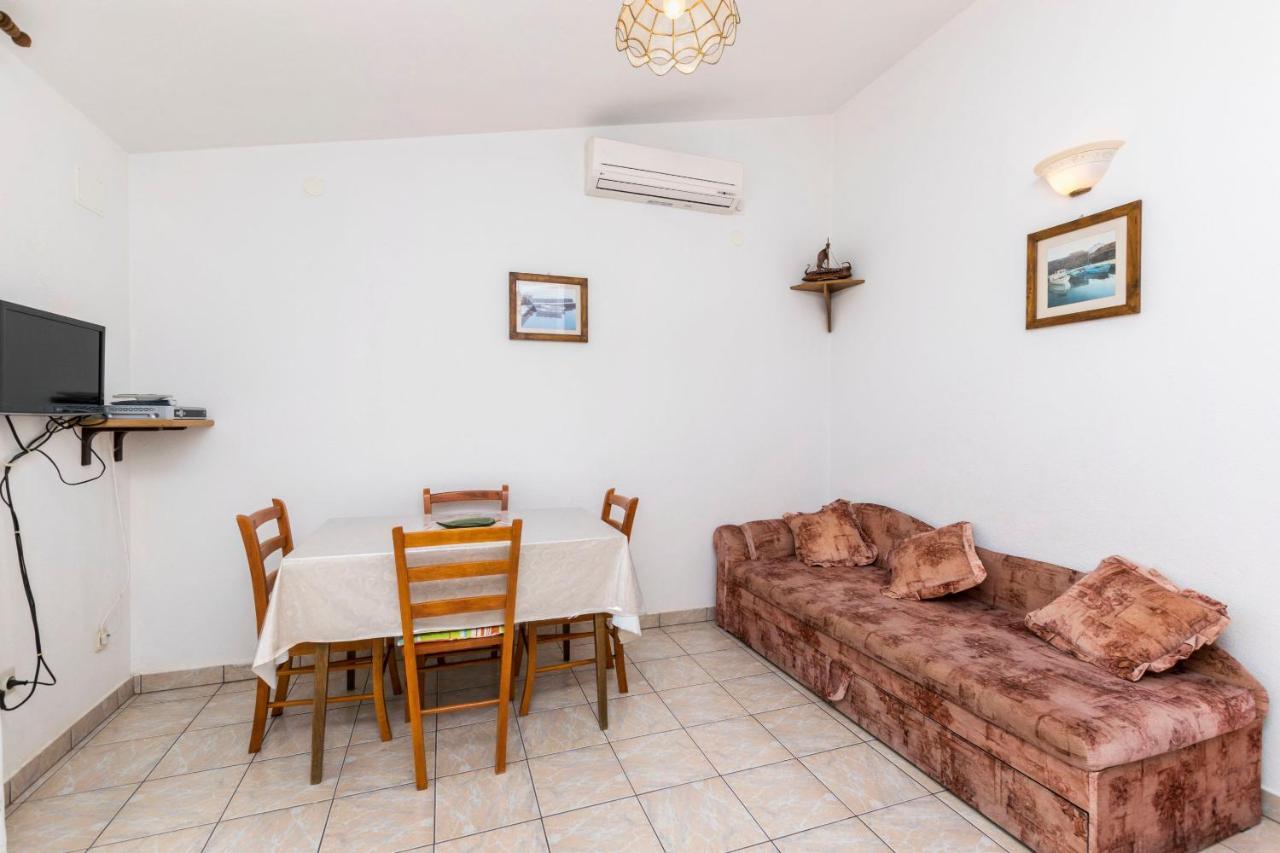 Apartments Neda Трогир Екстериор снимка
